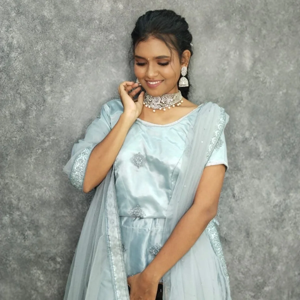 Contemporary makeup featuring bold lips and defined eyebrows for modern fashion look